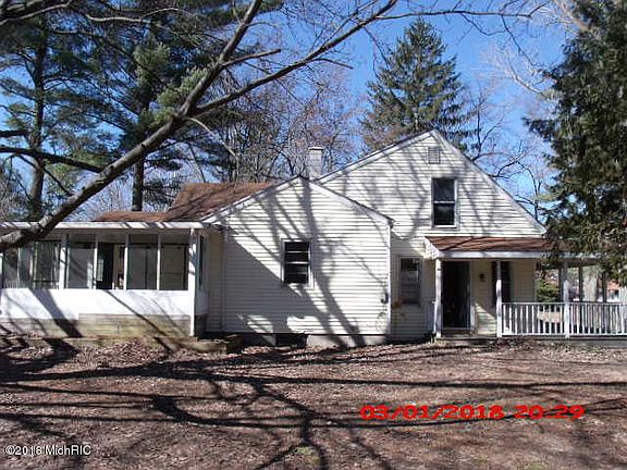 3rd image of 5157 Grand River Dr NE