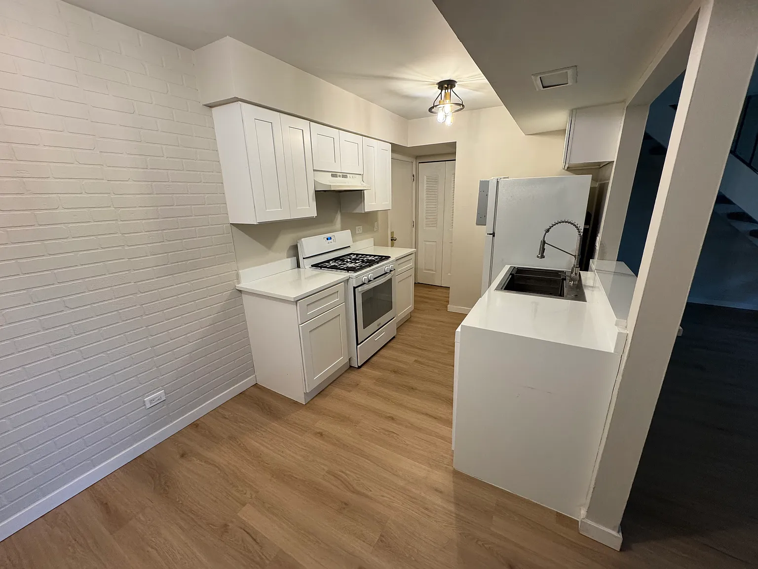 2 bed, 1.5 bath, 1000 sqft, $2,300 — Photo 4