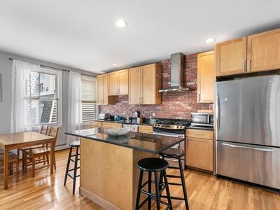 60 H St #B, South Boston, MA, 02127