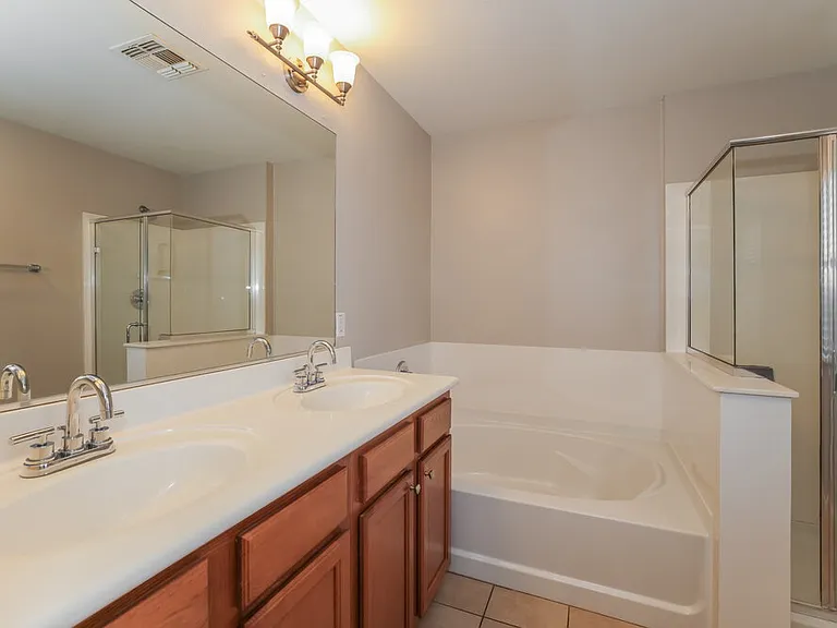 1146 E Hampton Ln — Photo 11
