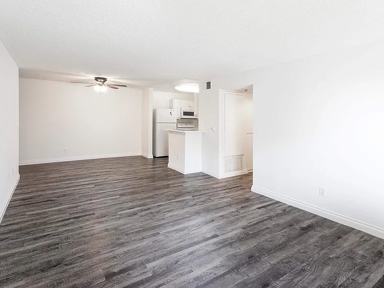 10711 Woodbridge St — Photo 8
