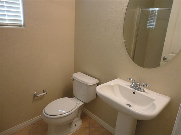 5th image of 1084 Oak Fair St