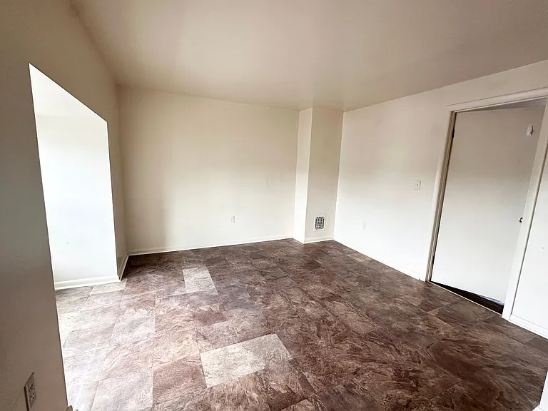 925 W College Ave — Photo 27