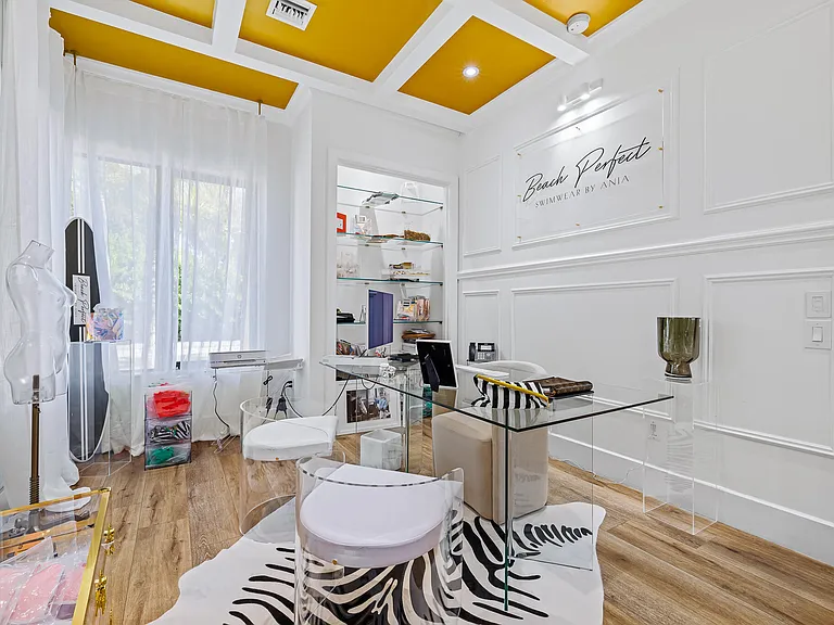 549 NE 10th Ave — Photo 36