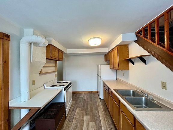 5th image of 117 Spruce St #B