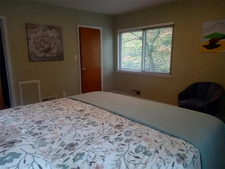 1224 Poplar Grove Dr NE — Photo 9