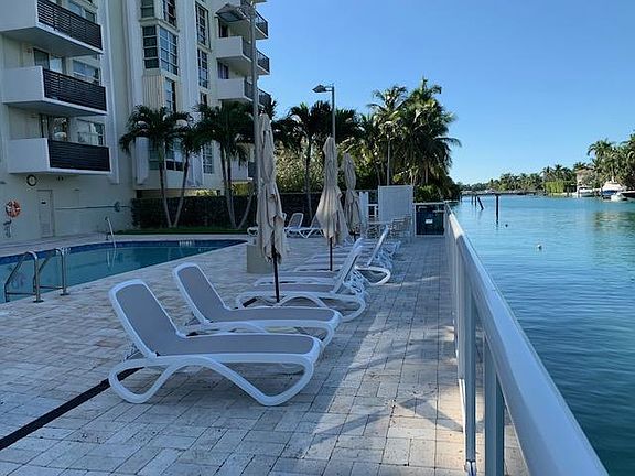 3rd image of 9800 W Bay Harbor Dr APT 706