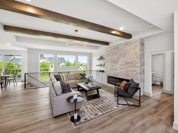 16203 Goodman Dr, Urbandale, IA 50323