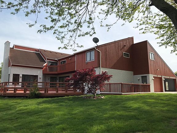 4th image of 18011 Country Club Cir