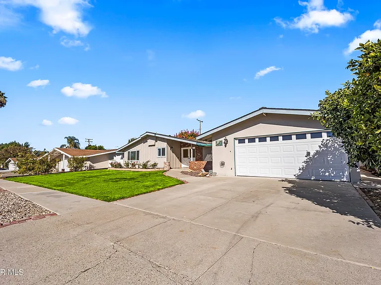 1217 Coventry Dr — Photo 36