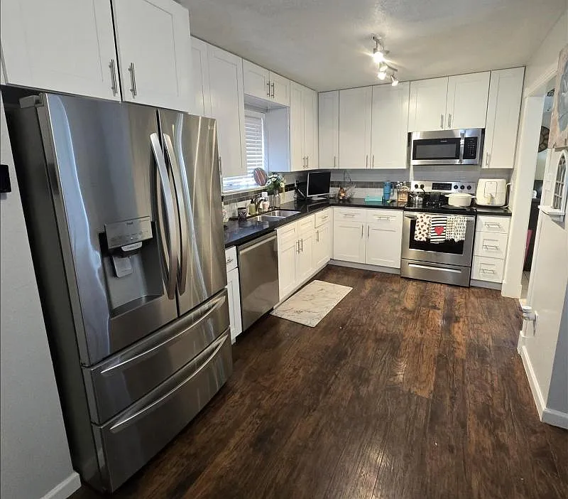 4 bed, 2.0 bath, 1564 sqft, $910 — Photo 2