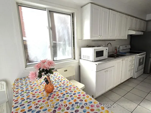 3 Merry Brook Ln #202, Markham, ON L3R 4T2