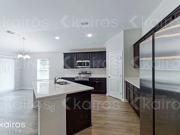 4th image of 13 Carrollton Dr