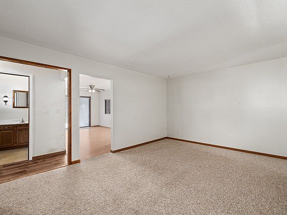 4th image of 148 Essex Cir