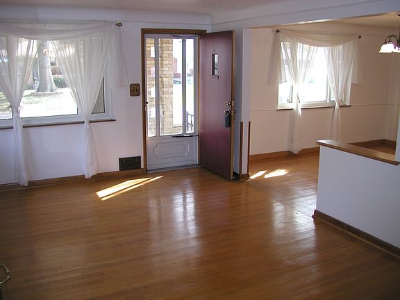 5th image of 7813 Monterey Ave