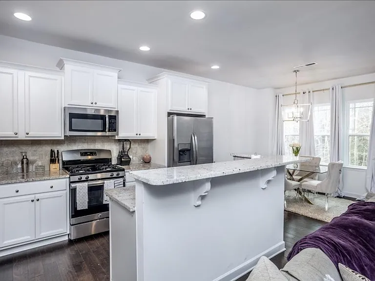 264 Wembley Dr — Photo 5