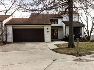 2305 Linda Cir, Urbandale, IA 50322