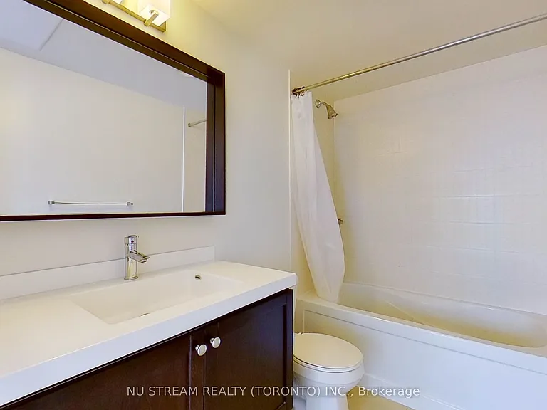 560 Front St W #829 — Photo 26