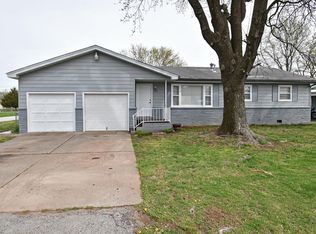 1424 N Fender Ave, Springfield, MO 65803