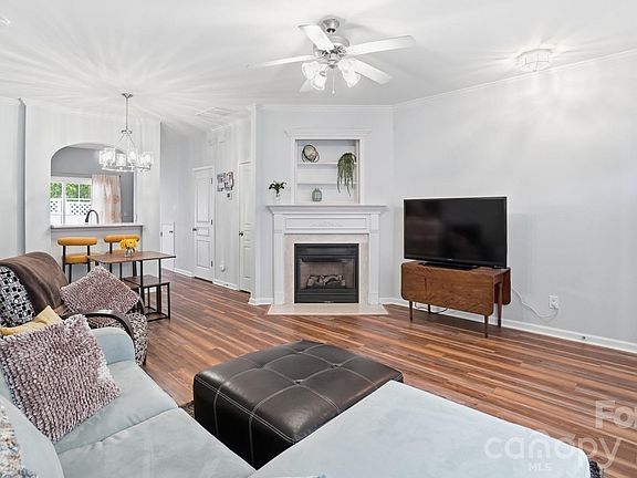 4th image of 963 Copperstone Ln