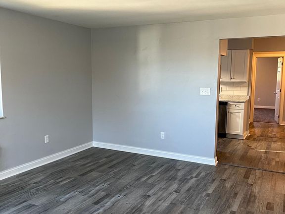 3rd image of 24 Rosebud Ave