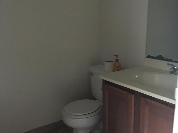 4th image of 408 N Oak St