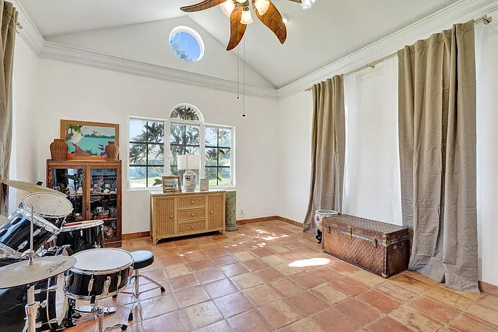 3 bed, 2075 sqft, $4,850 — Photo 4