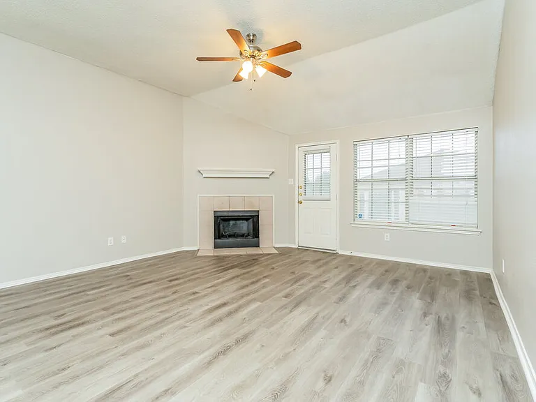813 Edgehill Rd — Photo 4