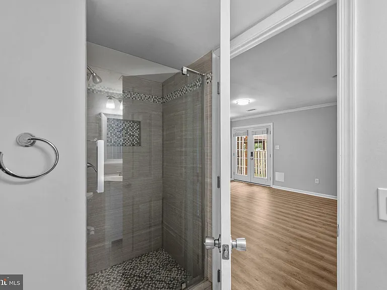 2035 S Glebe Rd — Photo 41