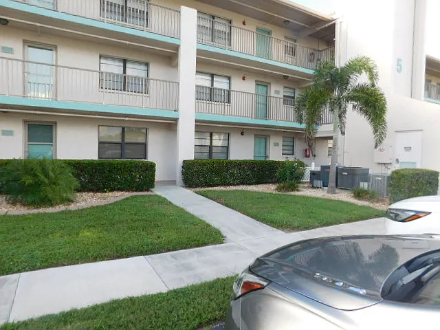 175 Kings Hwy — Photo 1