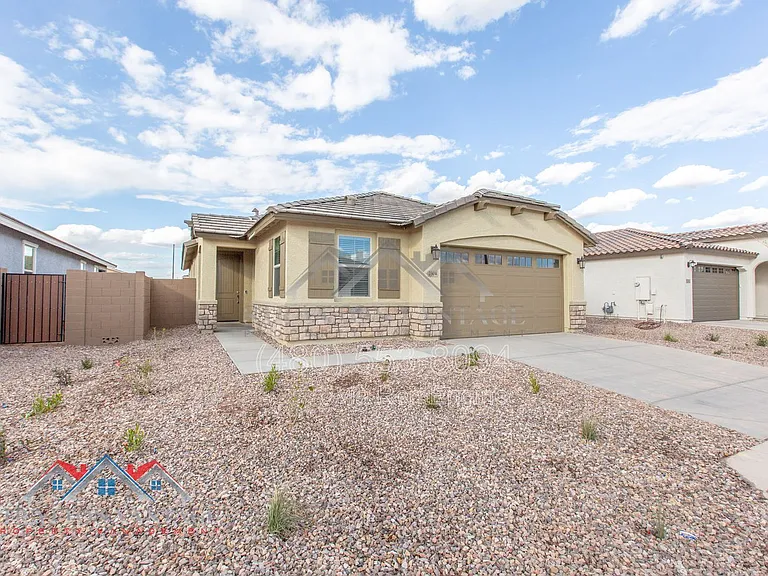 2304 E Kelly Dr — Photo 4