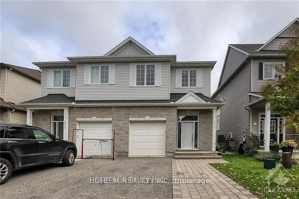 4 bed, $2,800 — Photo 1