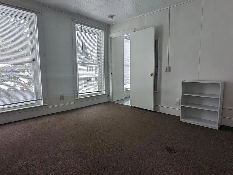 12 State St — Photo 17