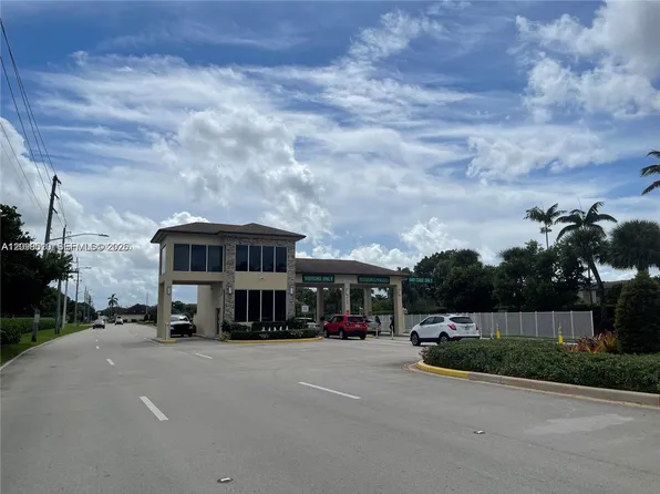 800 SW 142nd Ave APT 104N, Hollywood, FL 33027