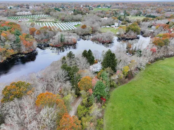 4 Meadowbrook Ave, Swansea, MA 02777