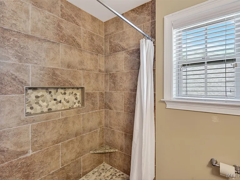 380 Sydney Dr S — Photo 33