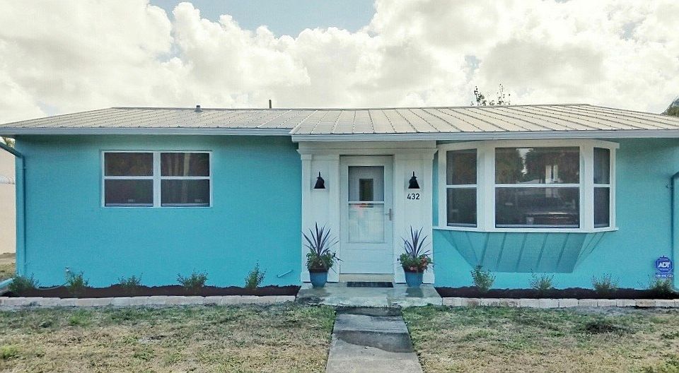 1st image of 432 SE Dolphin Dr