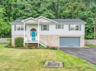 120 Upland Dr, Salem, VA 24153