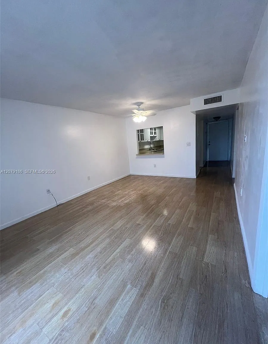 Samari Lake East Condo — Photo 3