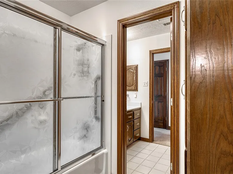 1402 Riverstone Ct — Photo 31