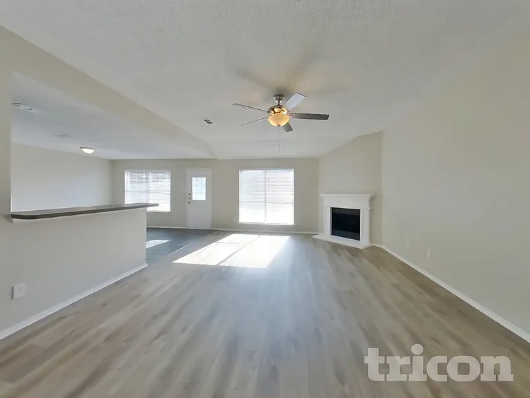 309 Pecos Dr — Photo 2