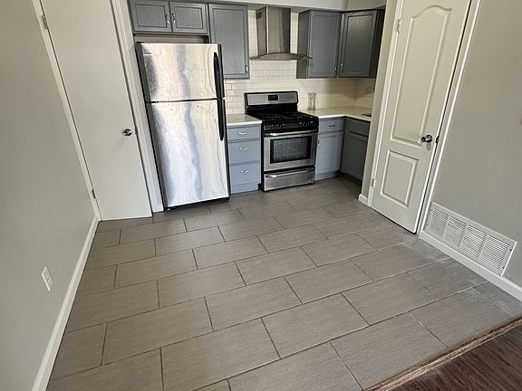 2nd image of 4130-4132 Fisher St #4130-4