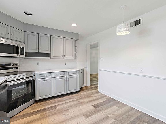 4th image of 100 Walls Ave