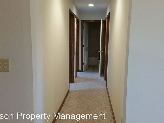 5th image of 2624 Southridge Dr APT E