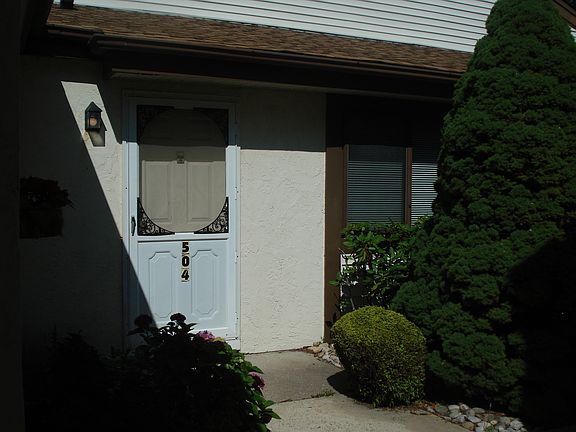 3rd image of 504 Alden Ct N