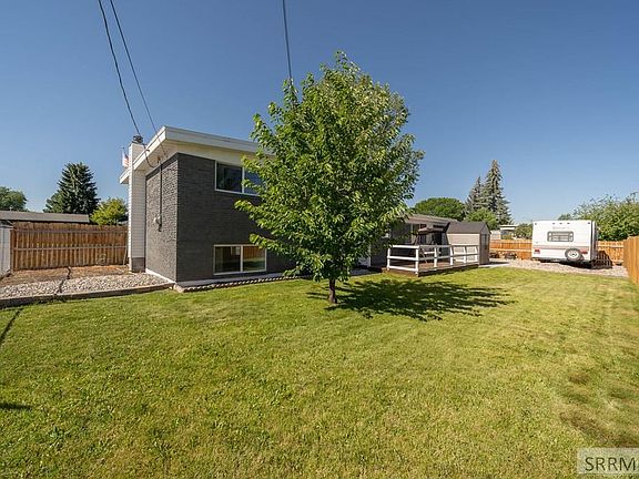 2nd image of 1915 12th St
