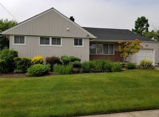 15 Pepperidge Rd, East Rockaway, NY 11518