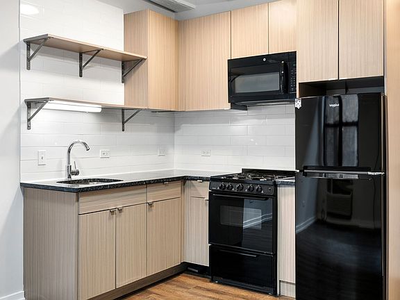 2nd image of 5718 N Winthrop Ave APT 306