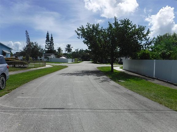 3rd image of 10451 SW 202nd Ter