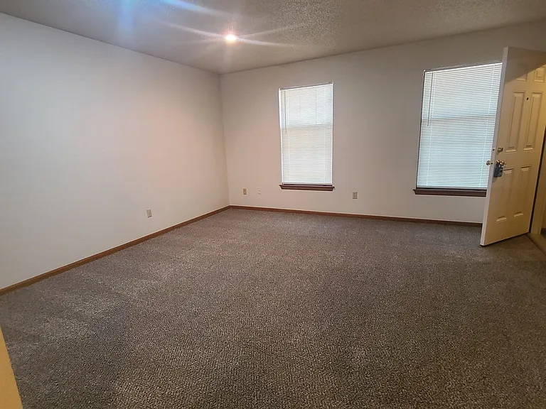 173 NW Zaun Ave — Photo 4